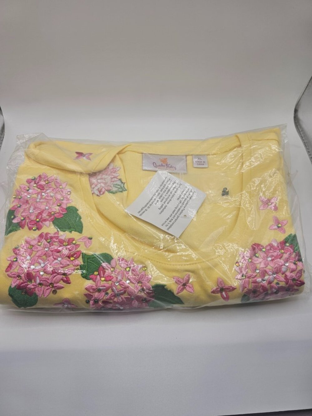 Quacker Factory Hydrangea Snowball - Scoop Neck  T shirt - Yellow   X-Large NOS